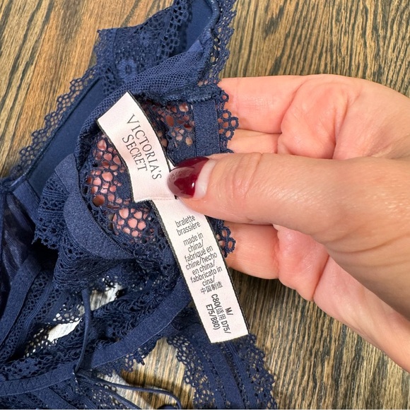 Victoria’s Secret navy lace racer back bralette size medium - Picture 4 of 4